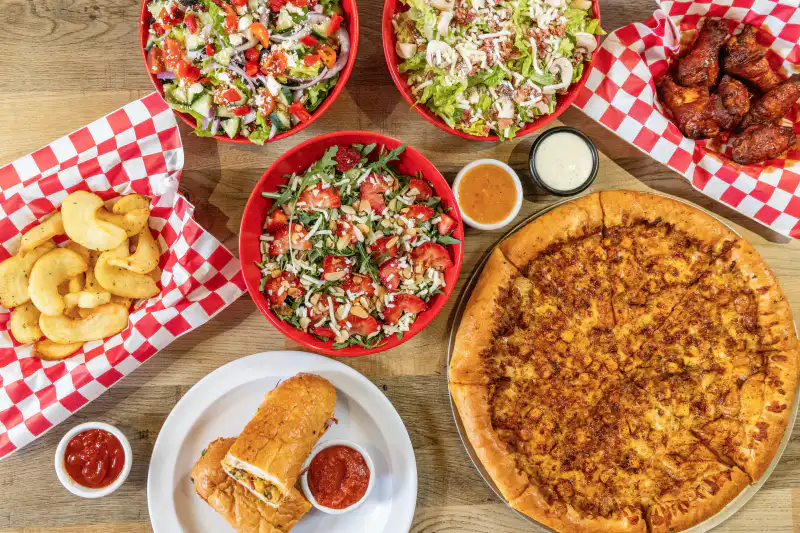 Pizza and Wings for Game Day: How to Plan Your Order?